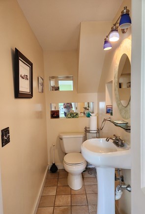Provincetown Cape Cod vacation rental - Top floor 1/2 bath