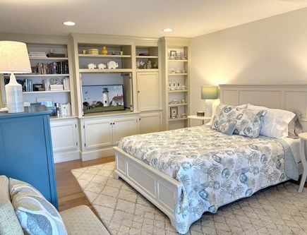 Chatham, Water's Edge Cape Cod vacation rental - First Floor Queen Bed
