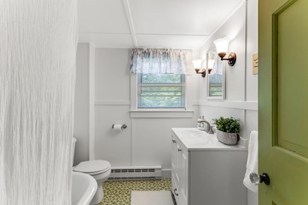 East Orleans Cape Cod vacation rental - Full bathroom.