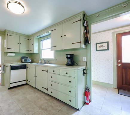 Dennisport Cape Cod vacation rental - Quintessential Cape Cod Kitchen