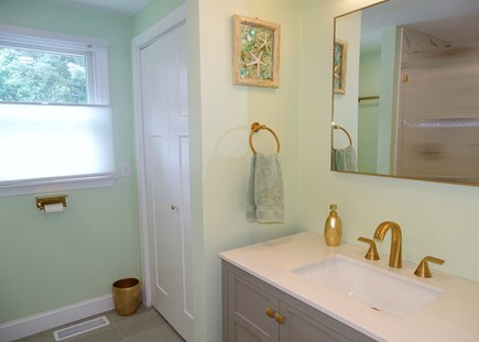 Pocasset, Monument Beach Cape Cod vacation rental - Private master bathroom