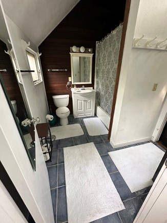 Falmouth, Quissett Cape Cod vacation rental - Upstairs full bath