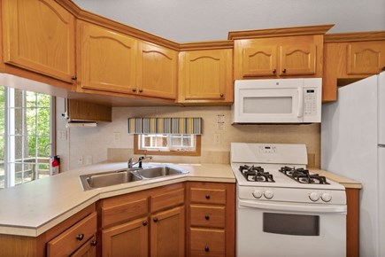 Falmouth, The Pines Cabin Cape Cod vacation rental - Nice clean gas stove