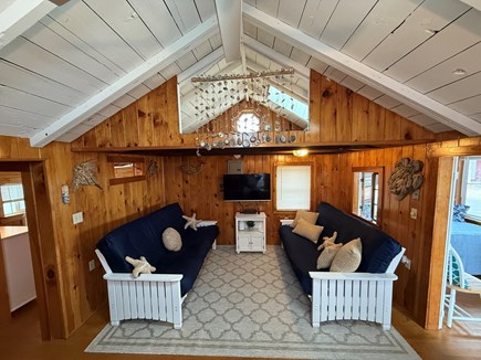 Dennis, Chases Ocean Grove Cape Cod vacation rental - Livingroom