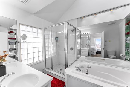 Falmouth - Trunk River Beach Cape Cod vacation rental - Master Bathroom w/ Jacuzzi Tub