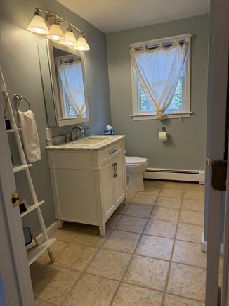 Mashpee Cape Cod vacation rental - First floor full bathroom