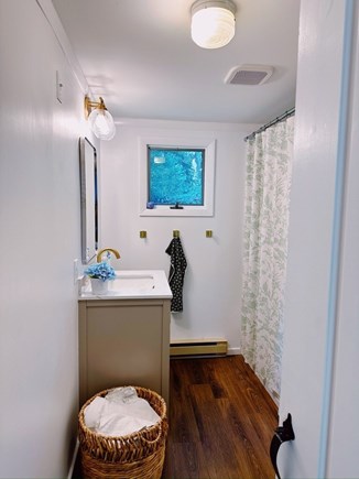 Truro Cape Cod vacation rental - Full bathroom.