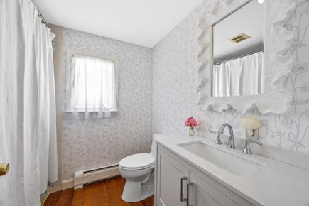Chatham, Harborside Cape Cod vacation rental - Full Bathroom with Tub/Shower