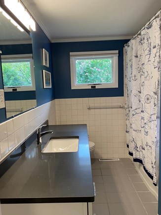 Hyannis - Veteran's Beach Cape Cod vacation rental - Bathroom No 3