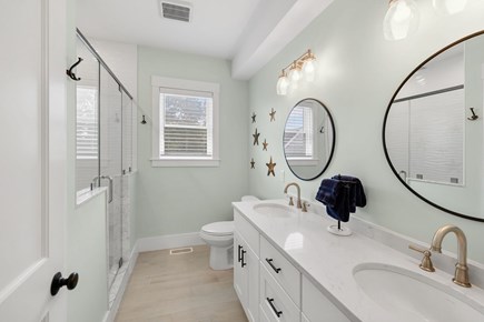 Dennis Cape Cod vacation rental - Bathroom