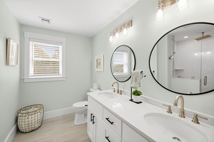 Dennis Cape Cod vacation rental - Bathroom