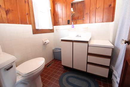 Wellfleet Cape Cod vacation rental - Full Bathroom