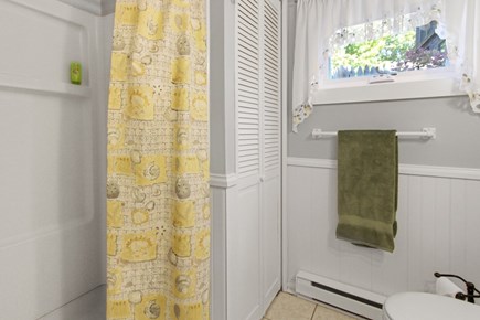 Provincetown Cape Cod vacation rental - Bathroom