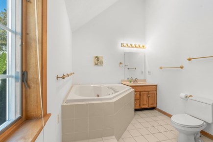 Popponesset, Rock Landing Assoc. Cape Cod vacation rental - Primary bath