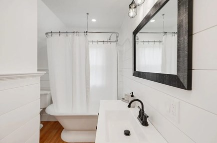 Hyannis Cape Cod vacation rental - Upstairs full bathroom