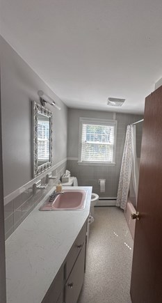 Dennis Port Cape Cod vacation rental - Main Bathroom