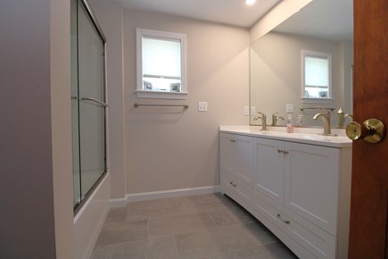 Orleans Cape Cod vacation rental - 2nd Floor Full Bath