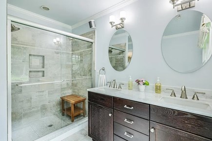 Cotuit Cape Cod vacation rental - Bathroom