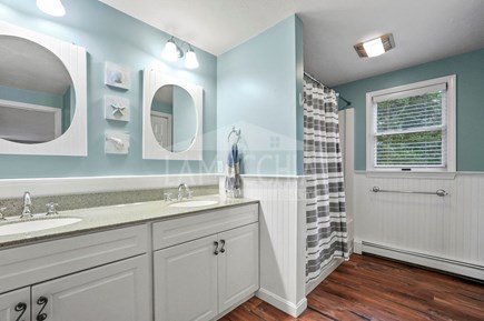 Mashpee Cape Cod vacation rental - Bathroom