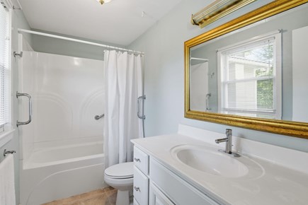 Falmouth, Great Harbors Cape Cod vacation rental - Full bath