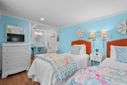 Centerville, Long Dell Inn Cape Cod vacation rental - Guest house twin bedroom for kids or guests
