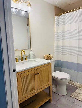 Mashpee Cape Cod vacation rental - 1st floor full bathroom