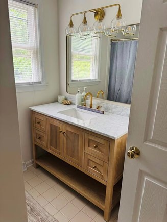 Mashpee Cape Cod vacation rental - 2nd floor full bathroom