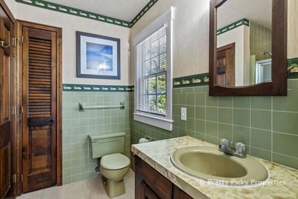 South Chatham Cape Cod vacation rental - Main floor full bath