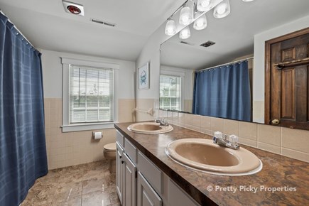 South Chatham Cape Cod vacation rental - Full bath. Second level
