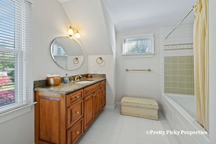 Chatham Cape Cod vacation rental - Private bath with tub/shower