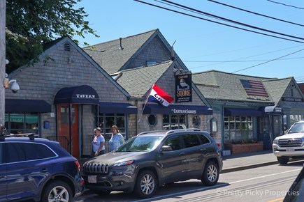 Chatham Cape Cod vacation rental - Grab a bite at Chatham Squire