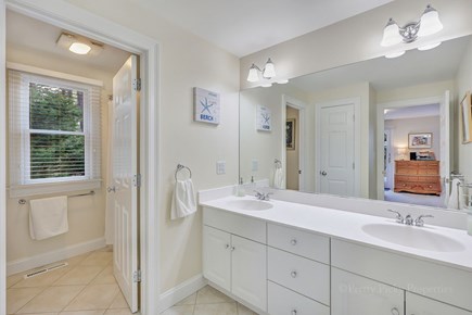 Brewster Cape Cod vacation rental - Primary full bathroom