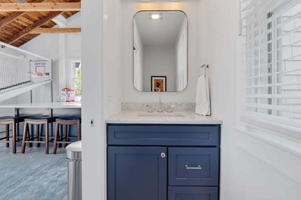 Orleans Cape Cod vacation rental - And a powder room
