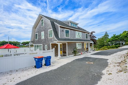 Bourne, Buzzards Bay Cape Cod vacation rental - Driveway of the property