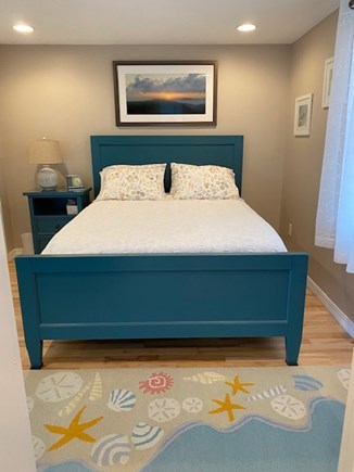 North Truro Cape Cod vacation rental - 1 bedroom - Queen bed with quality linens and towels provided.