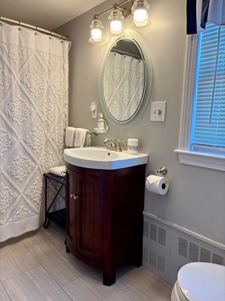 Hyannis Cape Cod vacation rental - Second floor bath