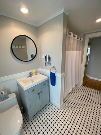Yarmouth Cape Cod vacation rental - Hallway Bathroom (With Tub)