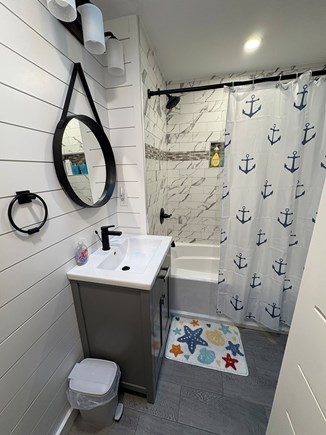 Falmouth Cape Cod vacation rental - Full main bathroom (bath/shower)