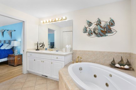 Chatham Cape Cod vacation rental - Bathroom 1 - En suite to Bedroom 1