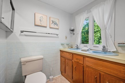 Sandwich Cape Cod vacation rental - Bathroom 1- Full with shower and tub combination- Main level