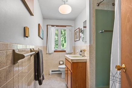 Sandwich Cape Cod vacation rental - Bathroom 1- Full with shower and tub combination- Main level