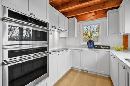 Centerville Cape Cod vacation rental - A double oven, combining functionality and convenience