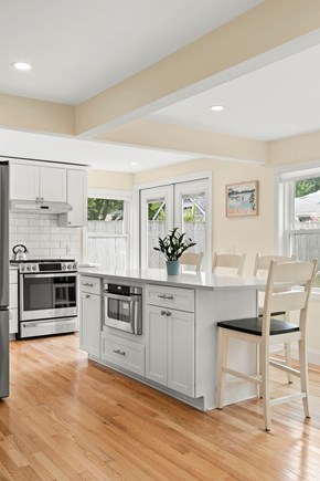 Pocasset Cape Cod vacation rental - Kitchen island