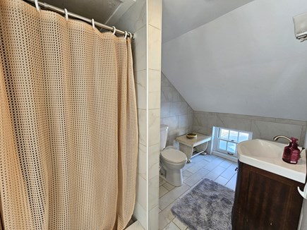Brewster Cape Cod vacation rental - Second Floor 'Jack & Jill' Shared Bathroom