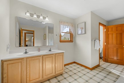 Harwich Cape Cod vacation rental - Bathroom 2 – Shower/tub combination – Second floor