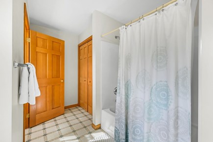 Harwich Cape Cod vacation rental - Bathroom 2– Shower/tub combination – Second floor