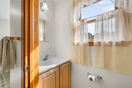 Harwich Cape Cod vacation rental - Bathroom 2 – Shower/tub combination – Second floor