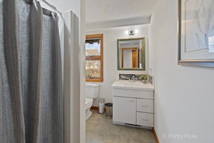 Brewster Cape Cod vacation rental - Second full bath on the main level