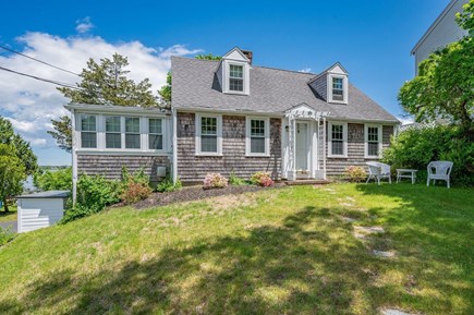 Bourne, Buzzards Bay Cape Cod vacation rental - Front yard