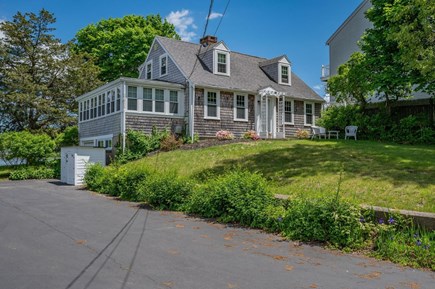 Bourne, Buzzards Bay Cape Cod vacation rental - Driveway to fit 4 cars
